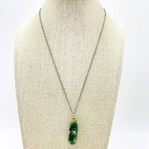 Green Stone Pendant Necklace Silver Tone